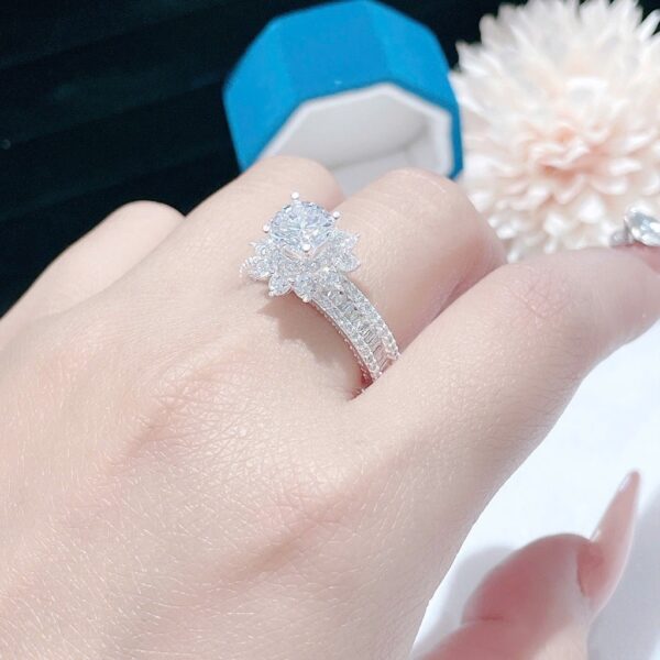Nhẫn Bạc Nữ Đỉnh Cao Sang Trọng Với Điểm Nhấn Hoa Sen Lộng Lẫy T&T Jewelry NT2251 - Ảnh 7