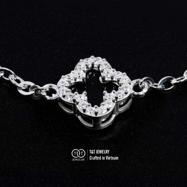 Lắc tay Bạc Nữ S925 Cỏ Bốn Lá May Mắn Viền Đá CZ Lấp Lánh Tinh Xảo từ T&T Jewelry LT542511 - Ảnh 4