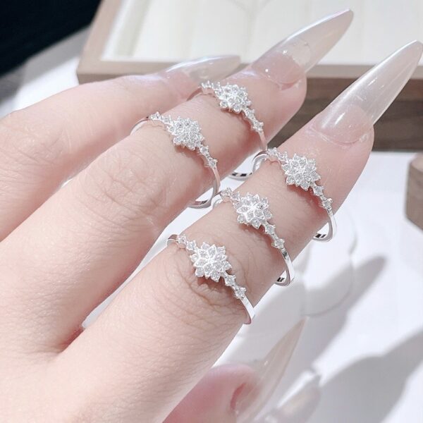 Nhẫn Bạc Nữ Đính Đá CZ Lấp Lánh Hình Hoa Tuyết Tinh Xảo Từ T&T Jewelry N714255 - Ảnh 9