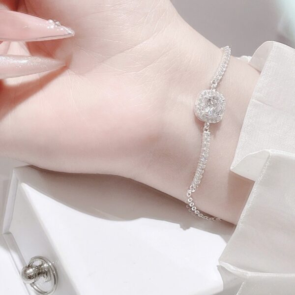 Lắc Tay Bạc Nữ Viên Chủ Tròn Lấp Lánh Trong Vầng Hào Quang Vuông từ T&T JEWELRY LT715258 - Ảnh 9